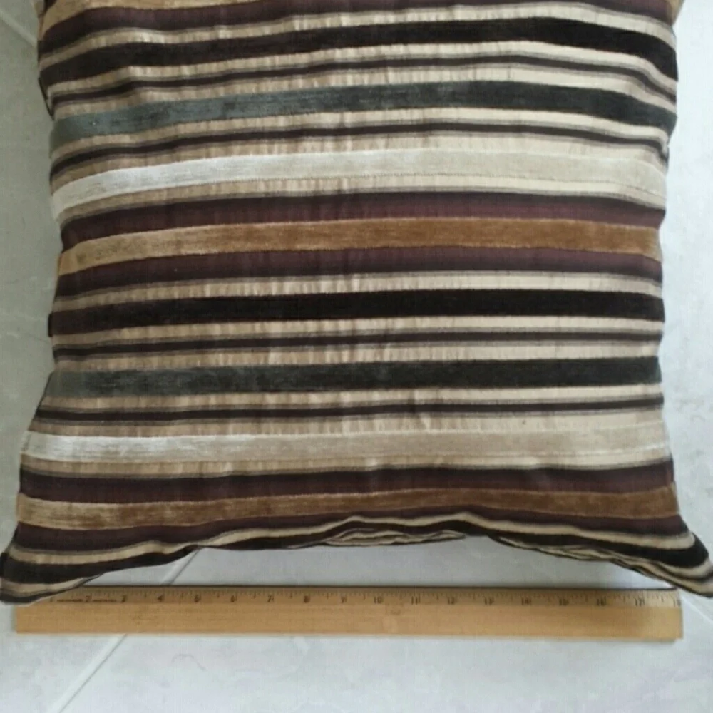 N/A decorative pillows